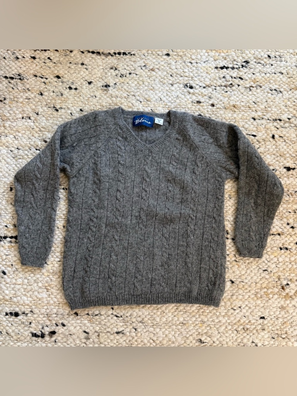 Express Bleus 100% wool V-Neck Sweater gray